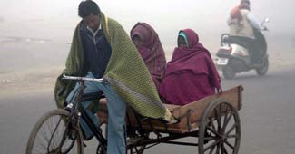 ठंड से ठिठुरी दिल्ली