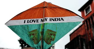 अन्‍ना की तस्‍वीरों वाली पतंगें