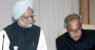 मनमोहन सिंह और प्रणव मुखर्जी