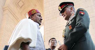 जनरल वीके सिंह और रक्षा मंत्री एके एंटनी