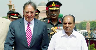 लियोन पेनेटा और एके एंटनी