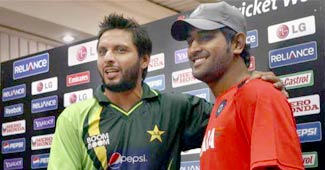 अफरीदी और धोनी