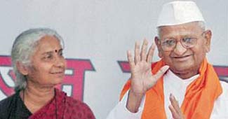 मेधा पाटेकर और अन्ना हजारे
