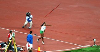 भाला फेंक के दौरान जर्मन रेफरी की मौत German referee dies as javelin