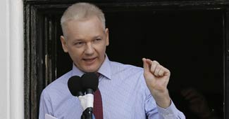 जूलियन असांजे