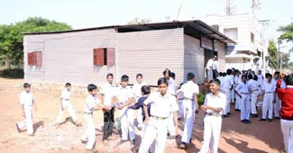 हिंदी मीडियम स्कूल