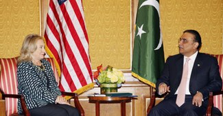 जरदारी और क्लिंटन