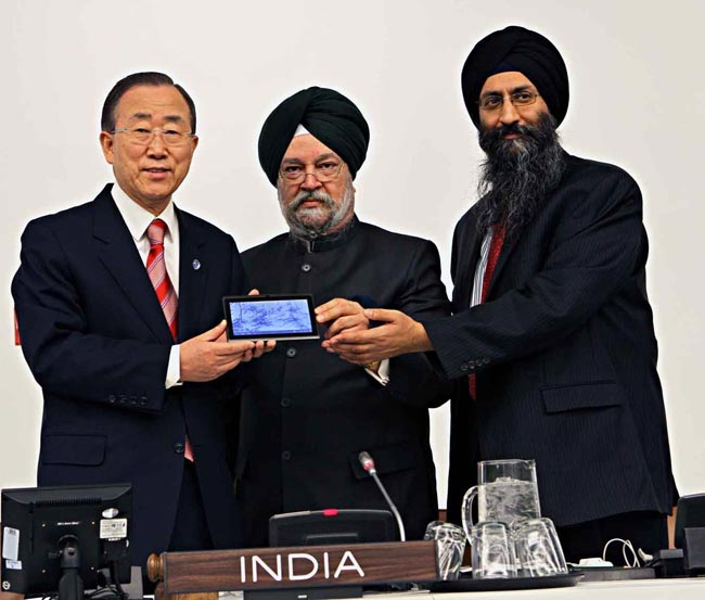 संयुक्त राष्ट्र में 'आकाश-2' टैबलेट जारी