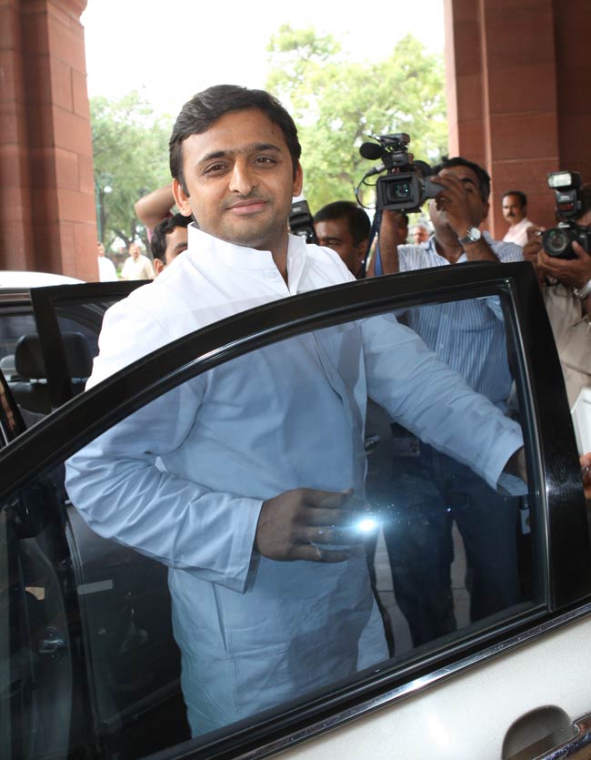 अखिलेश यादव