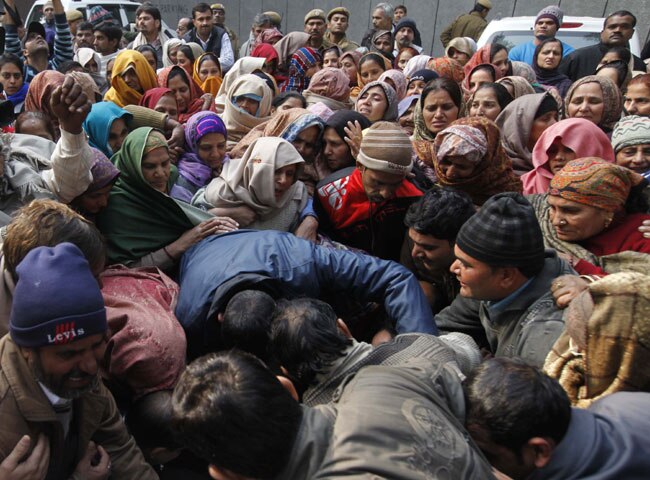 गैंगरेप पर गुस्सा