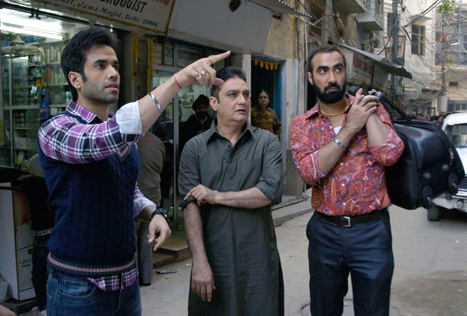 फिल्म है 'बजाते रहो'