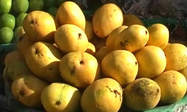मंडी में जहरीले आम