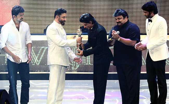 शाहरुख को 'शेवलियर शिवाजी अवार्ड'