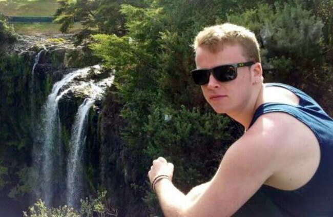 15वीं मंजिल से गिरा युवक