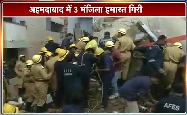 अहमदाबाद में इमारत गिरी