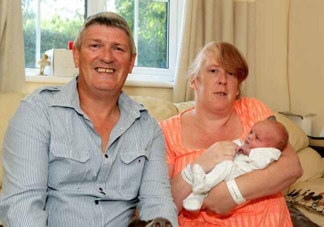 अपने पार्टनर पॉल के साथ अमांडा रॉस