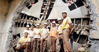 टनल बोरिंग मशीन