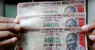 डॉक्टर सागर के गद्दे ने उगले नोट