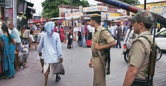 सुरक्षा का घेरा कसा