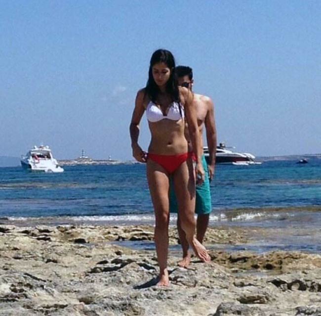 स्‍पेन के बीच पर रणबीर कपूर और कटरीना कैफ