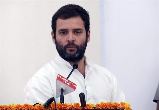 सिस्टम बदलने की बात करते राहुल गांधी