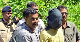 मुंबई पुलिस की गिरफ्त में गैंगरेप के आरोपी