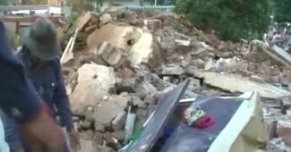 वडोदरा में दो इमारतें ढही