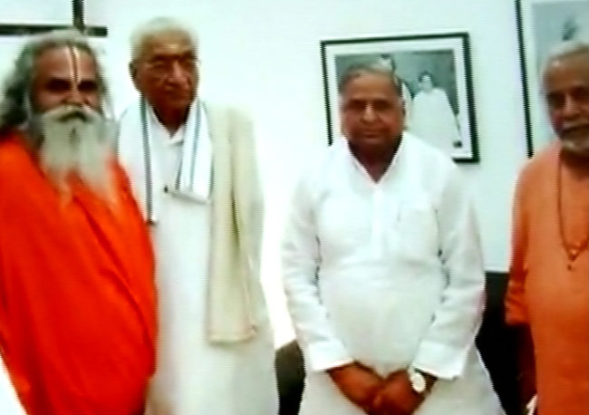 अशोक सिंघल, मुलायम और साधु संत