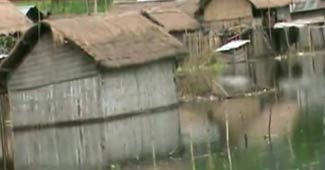 बाढ़ से प्रभावित घर