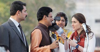 फिल्म सत्याग्रह का एक दृश्य