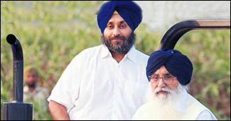 पिता प्रकाश सिंह बादल के साथ सुखबीर सिंह