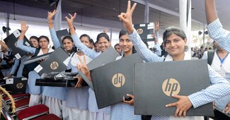 अखिलेश के लैपटॉप आएंगे AAP के काम!