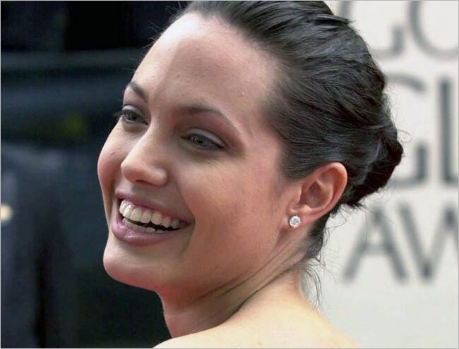 हॉलीवुड एक्ट्रेस एंजेलिना जोली