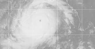 साइक्लोन से संकट