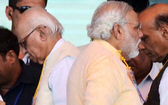 नरेंद्र मोदी के साथ लालकृष्‍ण आडवाणी
