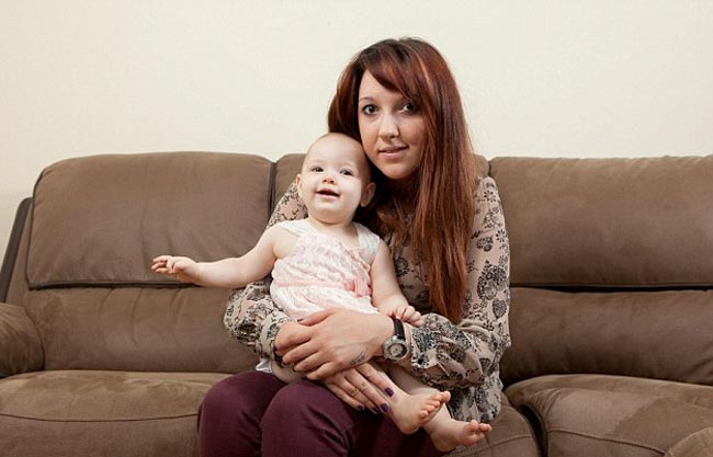 अपनी बच्‍ची पॉपी के साथ नाडिया वॉटसन