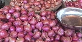 प्याज की कीमतें सातवें आसमान पर