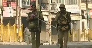 संवेदनशील इलाकों में जवान तैनात