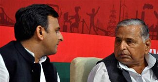 अखिलेश यादव और मुलायम सिंह यादव
