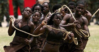 अपनी संस्कृति बचाने के लिए कड़ा रुख अपनाया अंगोला ने