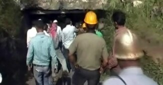 खदान धंसने के बाद राहत कार्य