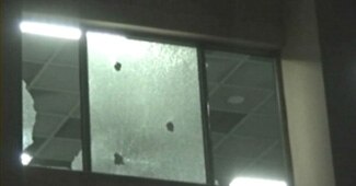 मेट्रो स्टेशन पर पथराव