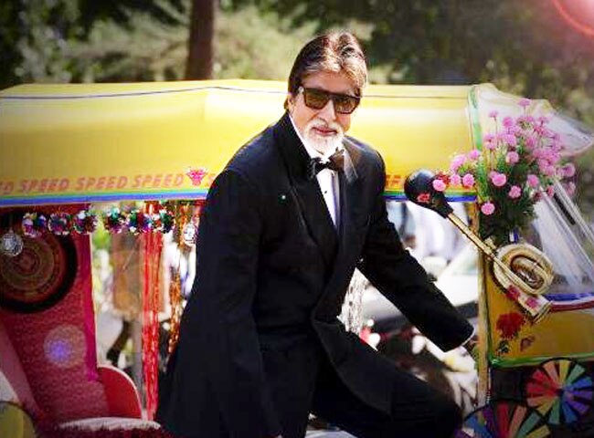 कैलेंडर शूट की तस्‍वीर अमिताभ बच्‍चन ने ट्विटर पर शेयर की