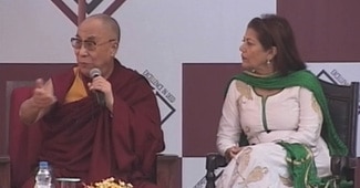 तिब्बती धर्मगुरु दलाई लामा