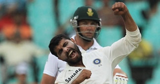 रविंद्र जडेजा ने चटकाए चार विकेट