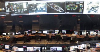 मंगलयान की ग‍तिविधियों पर नजर रखते वैज्ञानिक