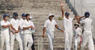 देर रात जगाए गए जम्मू-कश्मीर के क्रिकेट खिलाड़ी