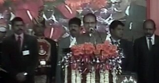 शपथ ग्रहण करते शिवराज सिंह चौहानेी