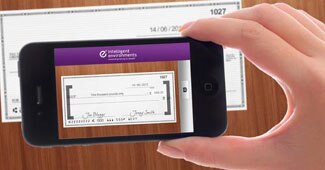 ब्रिटेन में स्मार्टफोन के जरिए चेक होगा क्लीयर