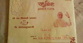 शादी के कार्ड पर मोदी की फोटो
